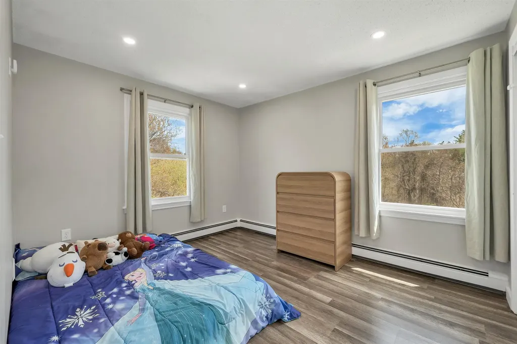 5 Richardson Road Derry NH 03038