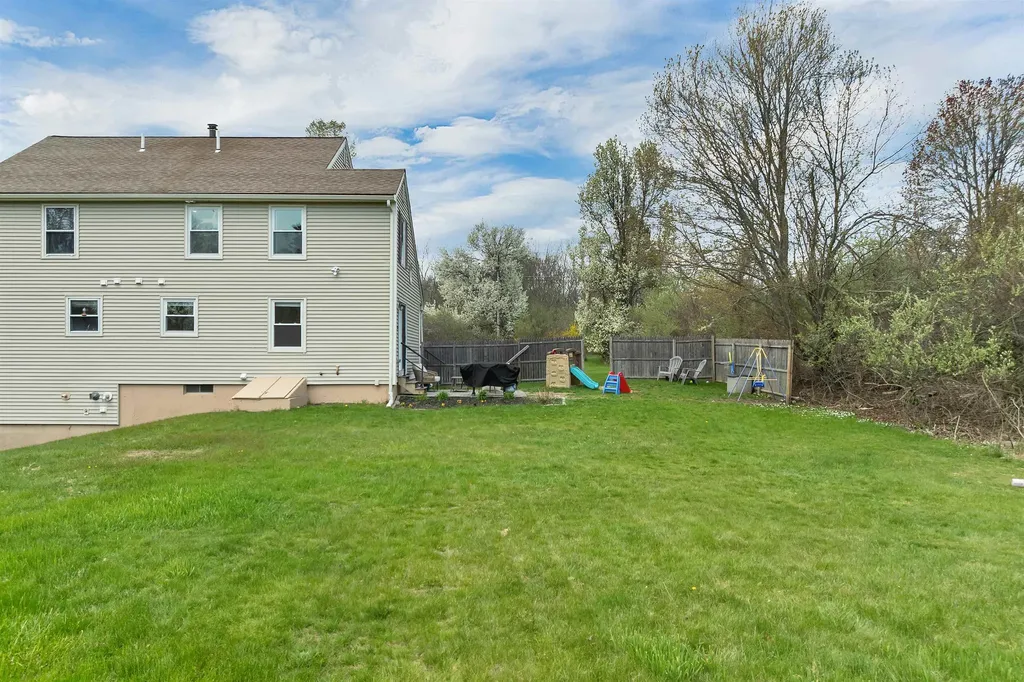 5 Richardson Road Derry NH 03038