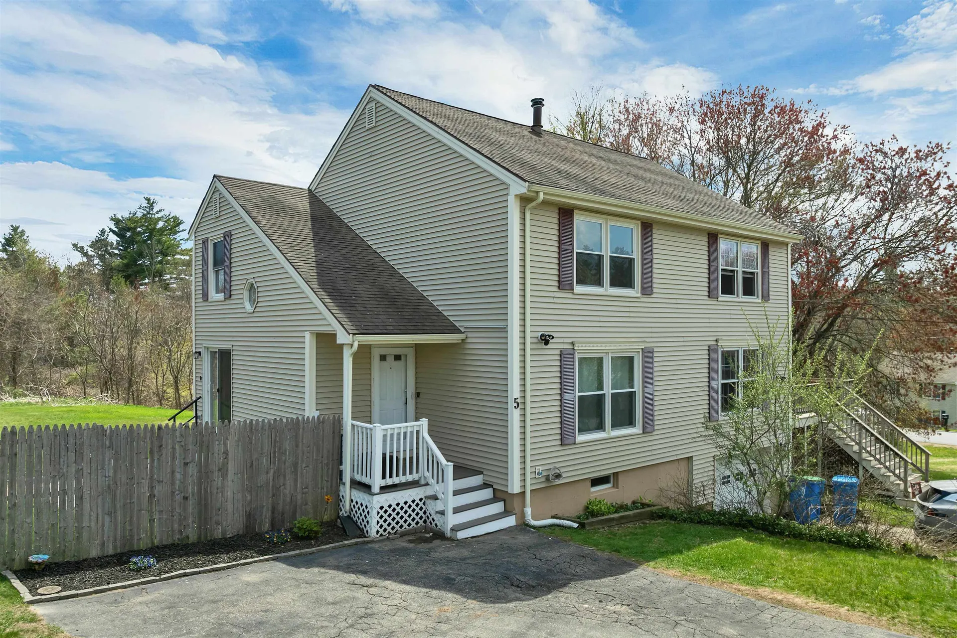 5 Richardson Road Derry NH 03038