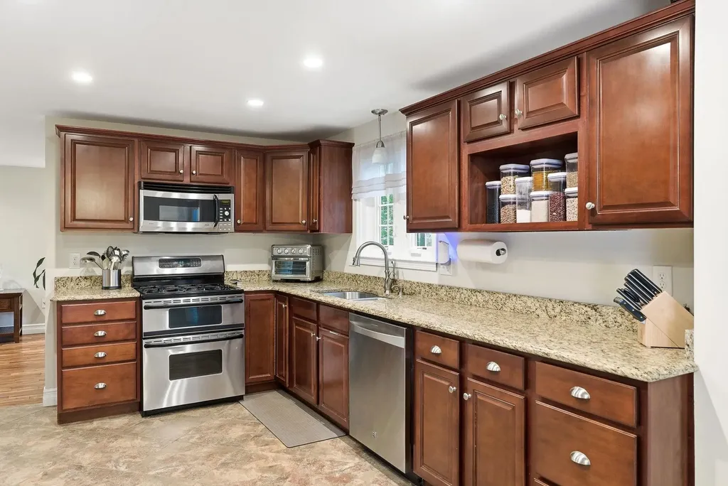56 Timberline Drive Nashua NH 03062