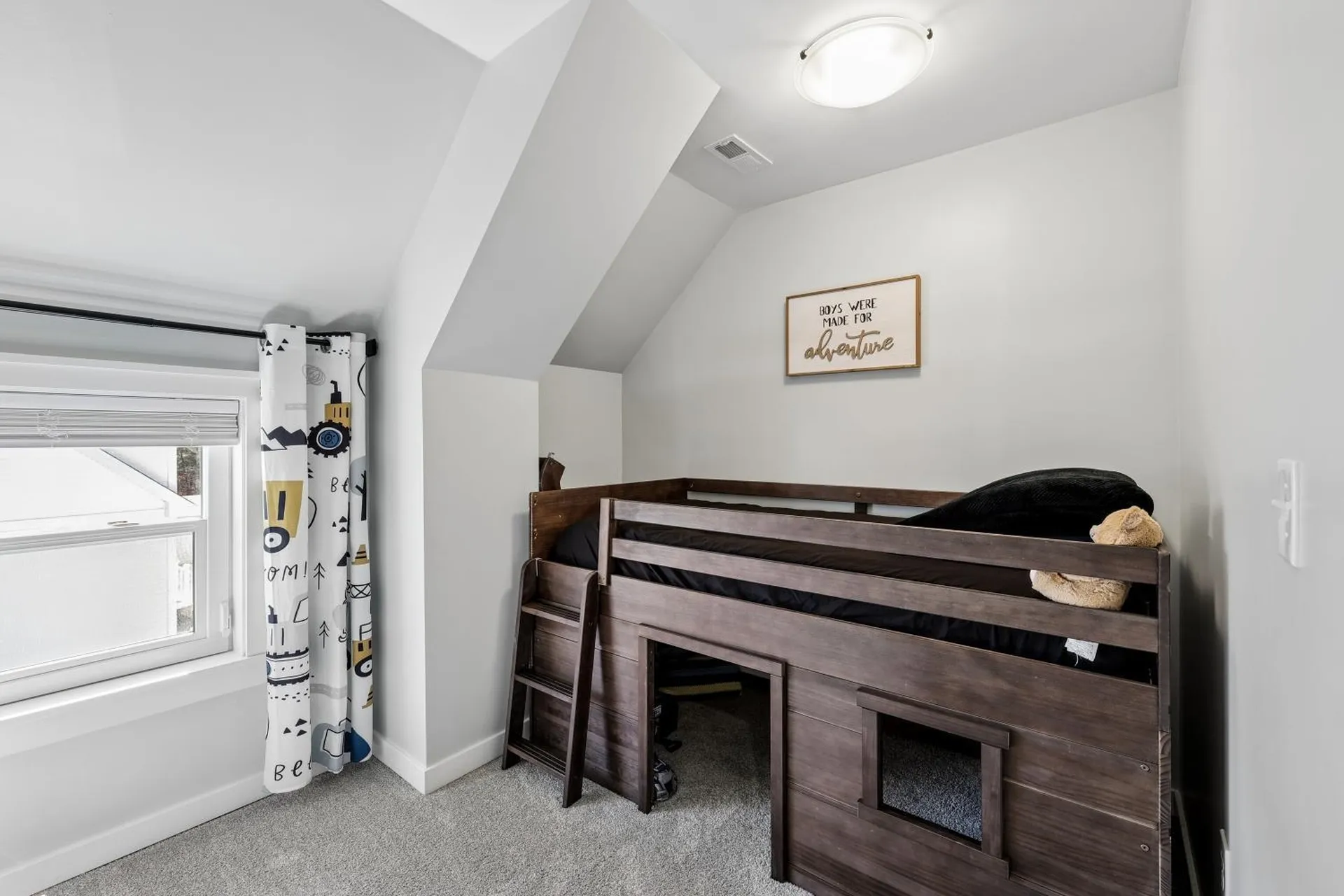 50 Clover Lane Londonderry NH 03053