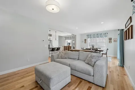 50 Clover Lane Londonderry NH 03053