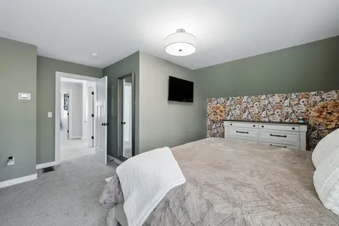 50 Clover Lane Londonderry NH 03053
