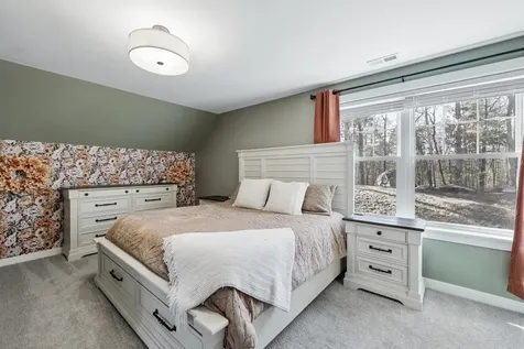 50 Clover Lane Londonderry NH 03053