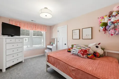 50 Clover Lane Londonderry NH 03053