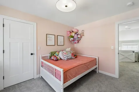 50 Clover Lane Londonderry NH 03053