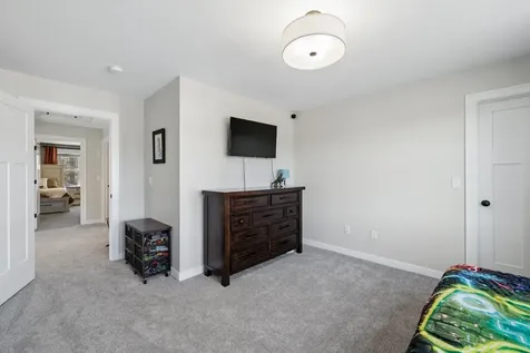 50 Clover Lane Londonderry NH 03053
