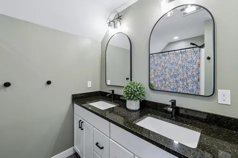 50 Clover Lane Londonderry NH 03053