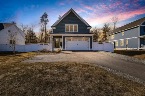 50 Clover Lane Londonderry NH 03053