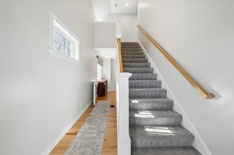 50 Clover Lane Londonderry NH 03053