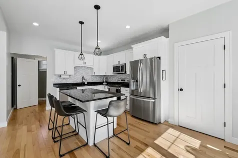 50 Clover Lane Londonderry NH 03053
