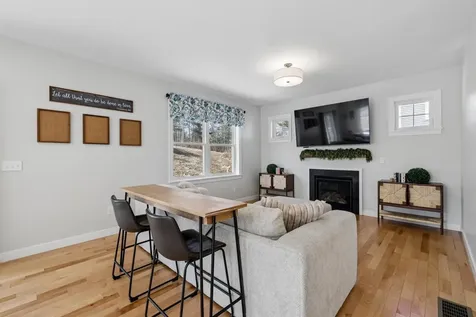 50 Clover Lane Londonderry NH 03053