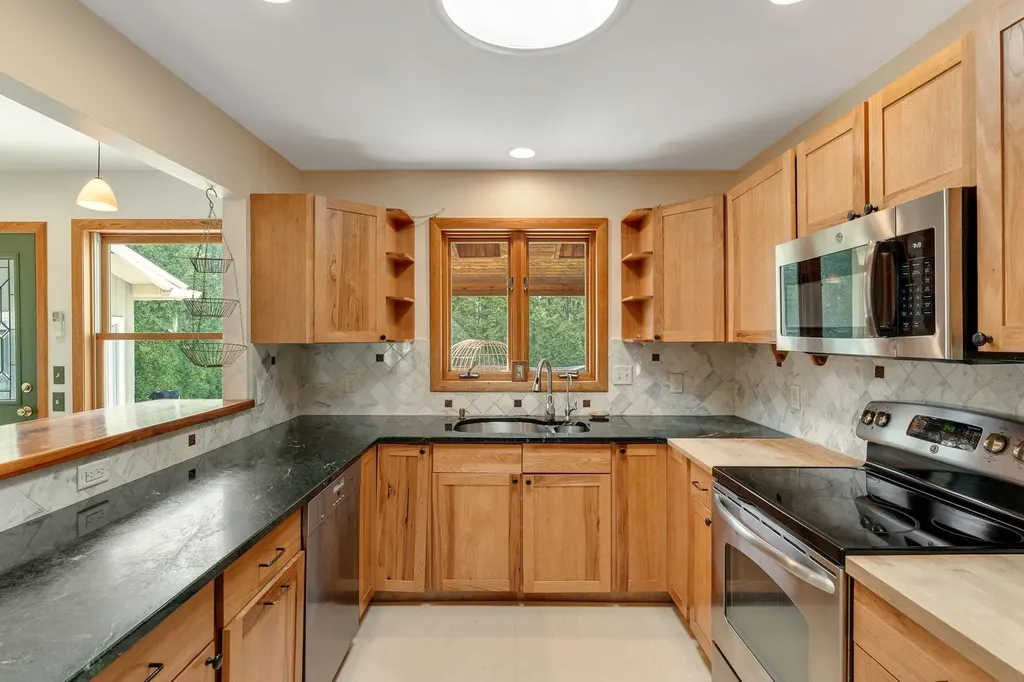 185 Crescent Beach Drive Burlington VT 05408