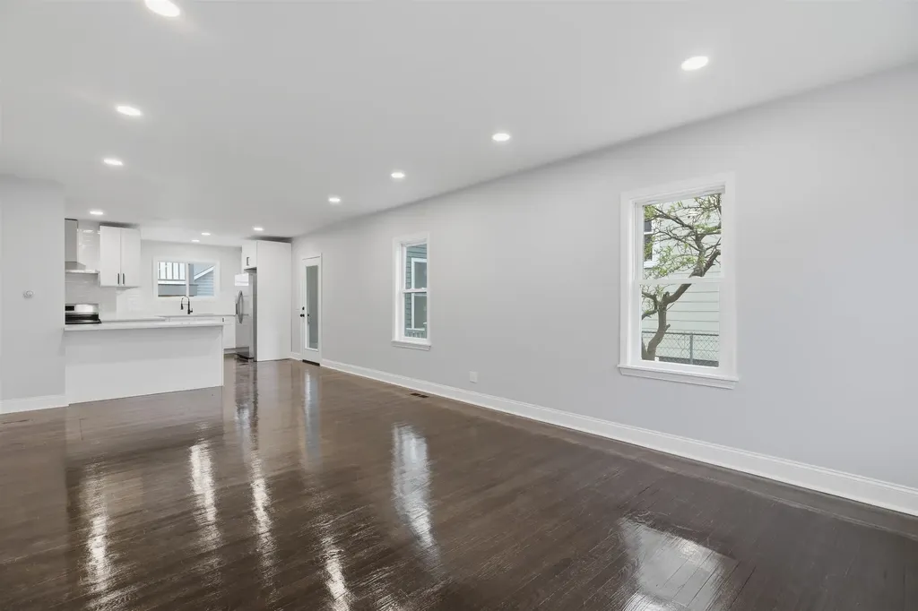 146 1/2 Chestnut Street Nashua NH 03060