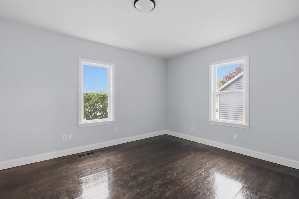 146 1/2 Chestnut Street Nashua NH 03060