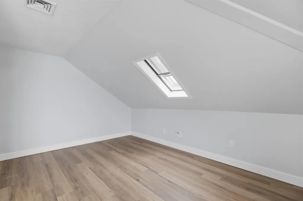 146 1/2 Chestnut Street Nashua NH 03060