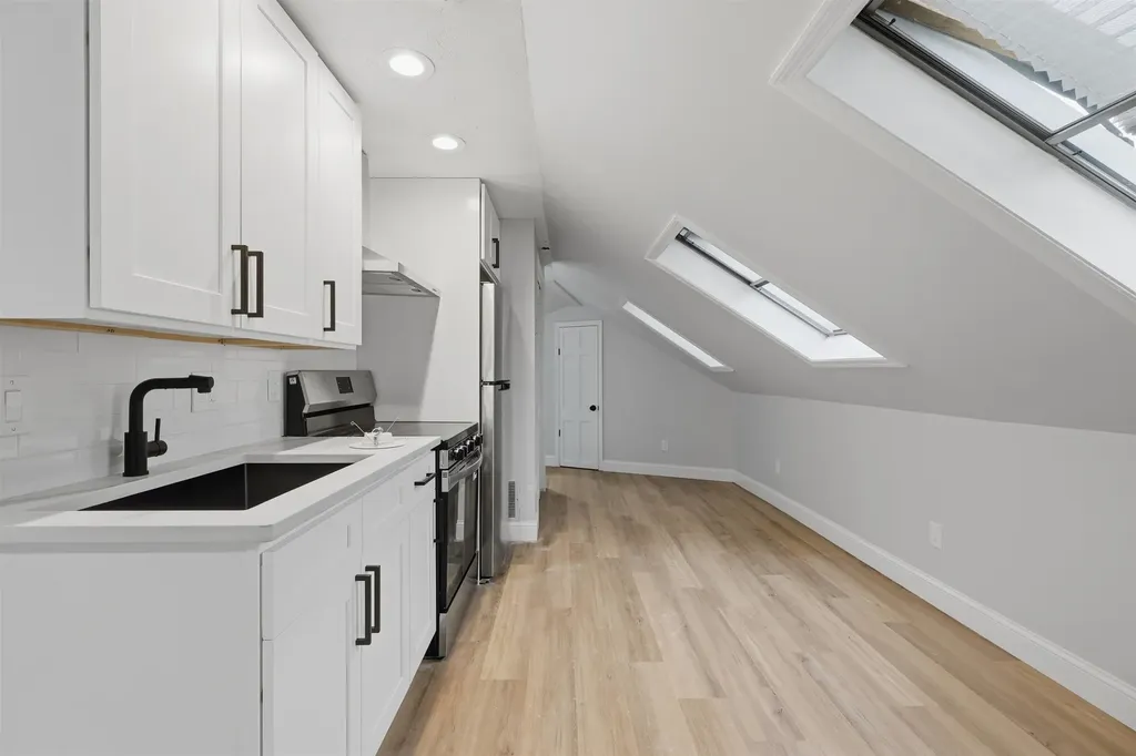 146 1/2 Chestnut Street Nashua NH 03060
