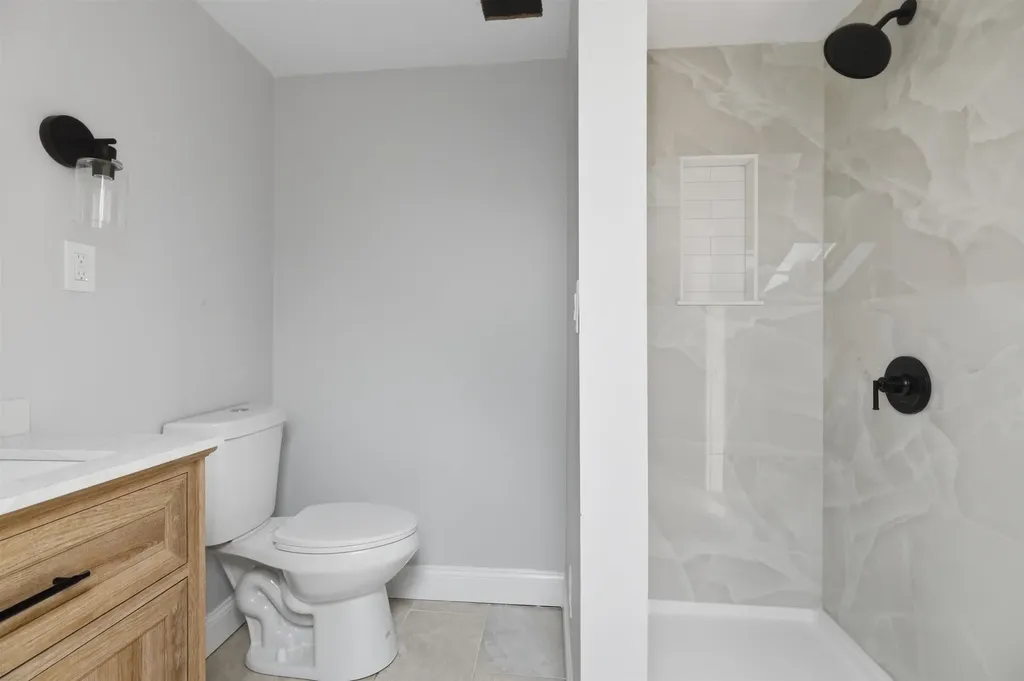 146 1/2 Chestnut Street Nashua NH 03060