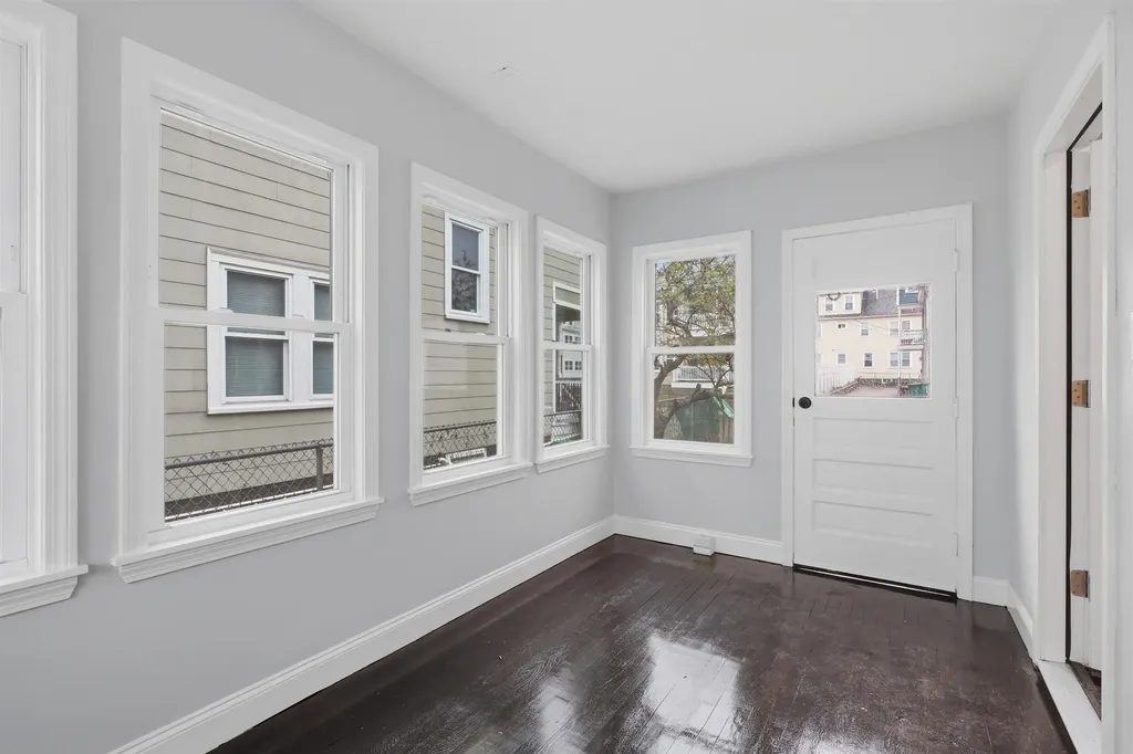 146 1/2 Chestnut Street Nashua NH 03060