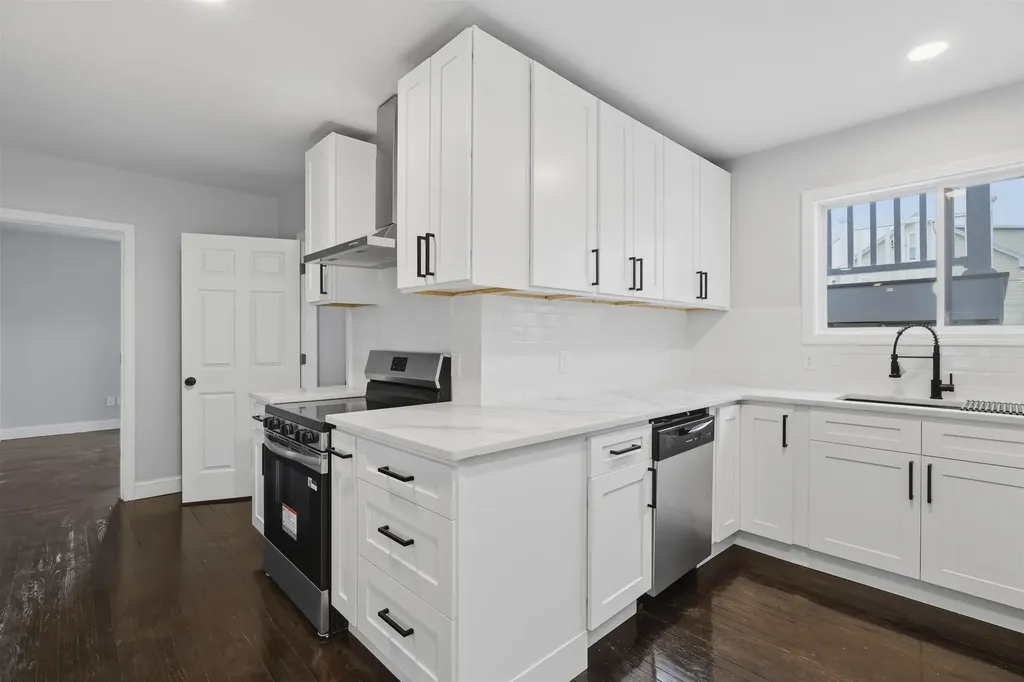 146 1/2 Chestnut Street Nashua NH 03060