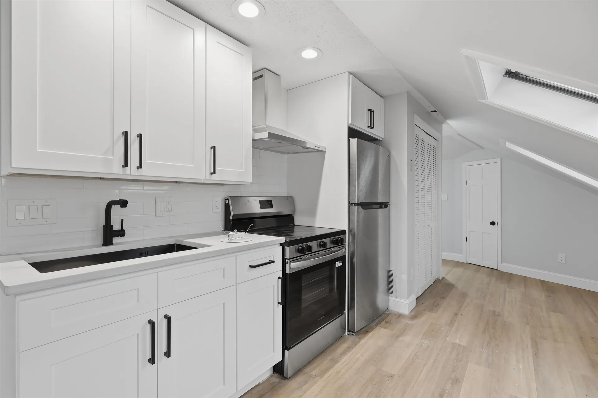 146 1/2 Chestnut Street Nashua NH 03060