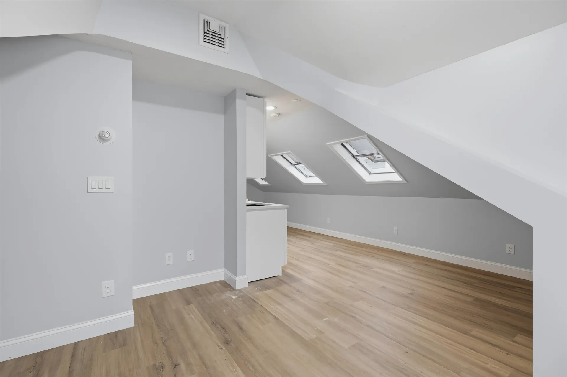 146 1/2 Chestnut Street Nashua NH 03060
