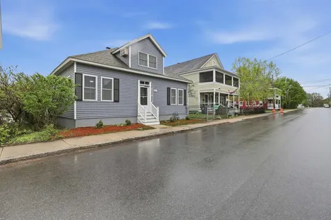 146 1/2 Chestnut Street Nashua NH 03060