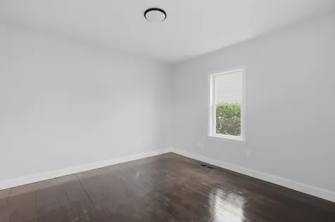 146 1/2 Chestnut Street Nashua NH 03060