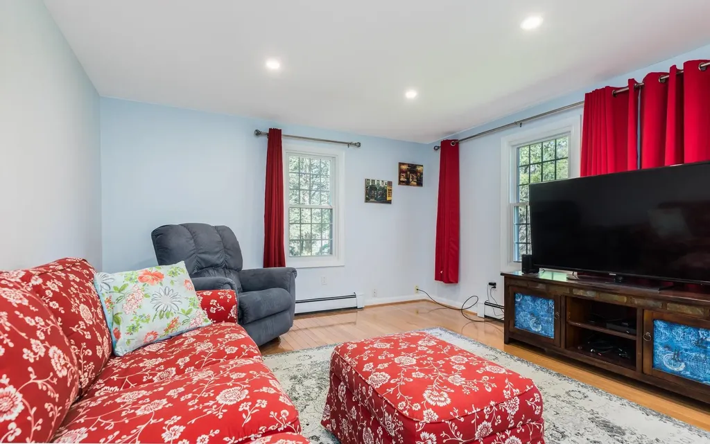4 Moharinet Way Durham NH 03824
