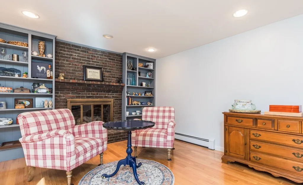 4 Moharinet Way Durham NH 03824
