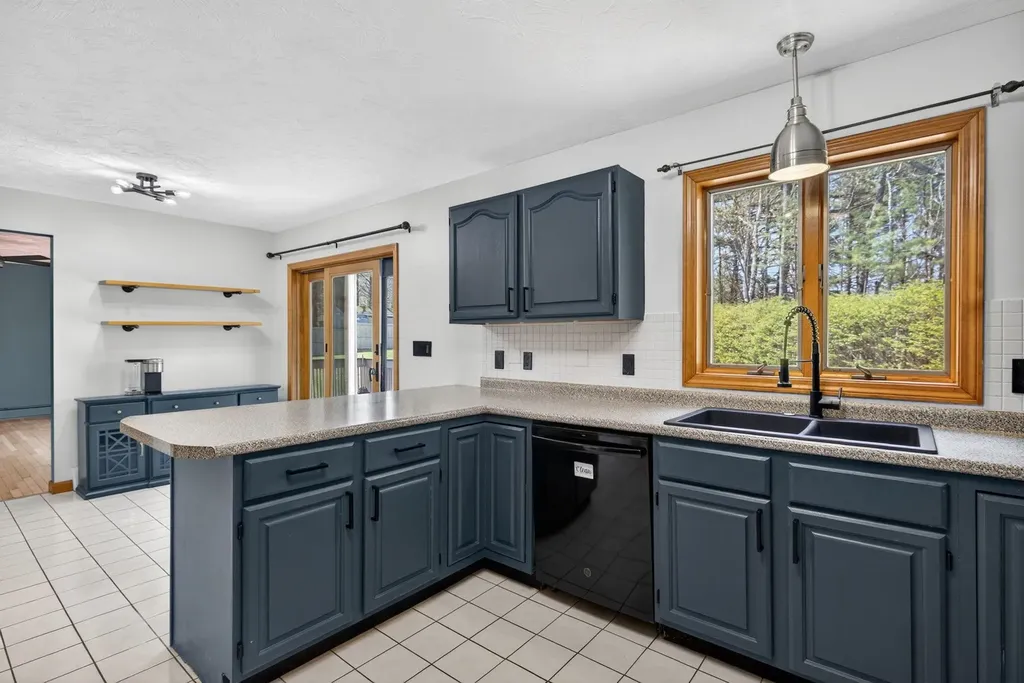 21 Emerald Drive Laconia NH 03246