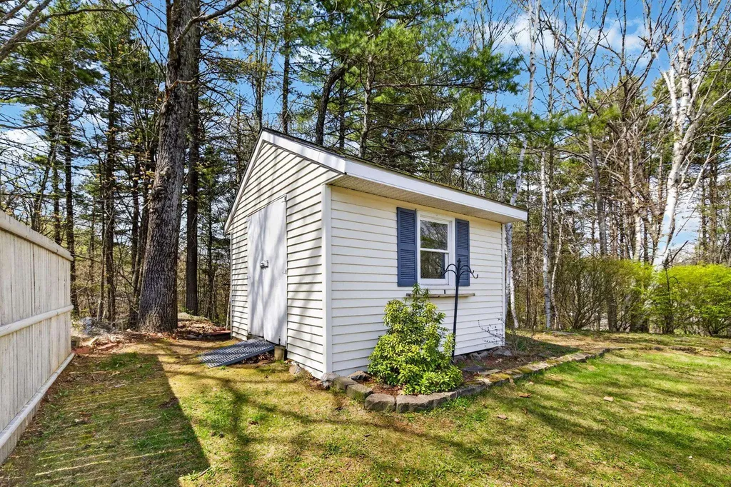 21 Emerald Drive Laconia NH 03246