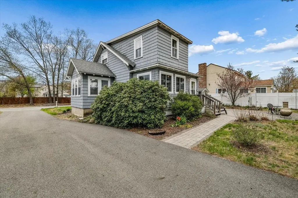 36 Lamprey Street Manchester NH 03102