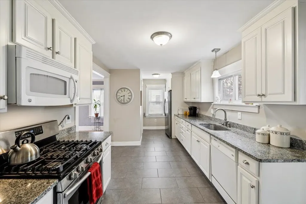 36 Lamprey Street Manchester NH 03102