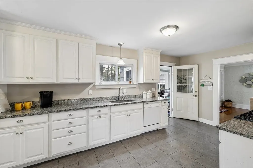 36 Lamprey Street Manchester NH 03102