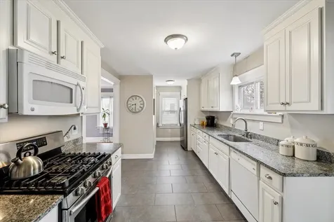 36 Lamprey Street Manchester NH 03102