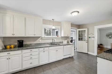 36 Lamprey Street Manchester NH 03102