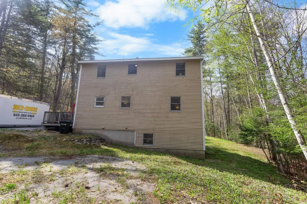 51 Guys Lane Weare NH 03281