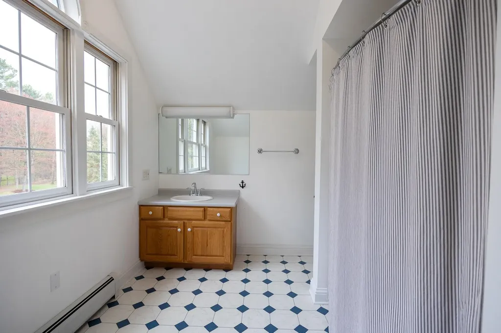 10 Hagan Drive Essex VT 05452