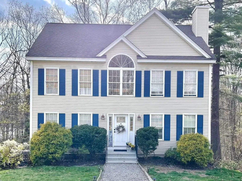 2 Cardinal Circle Derry NH 03038