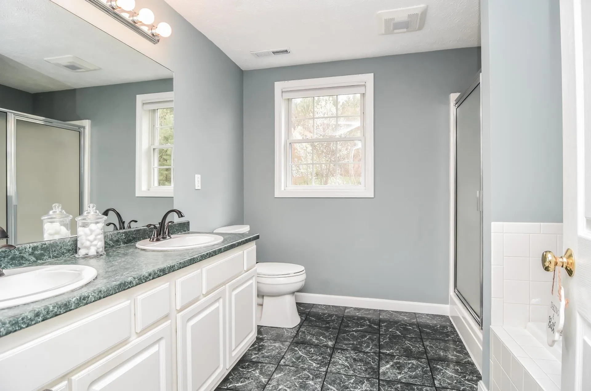 14 Georgetowne Drive Nashua NH 03062