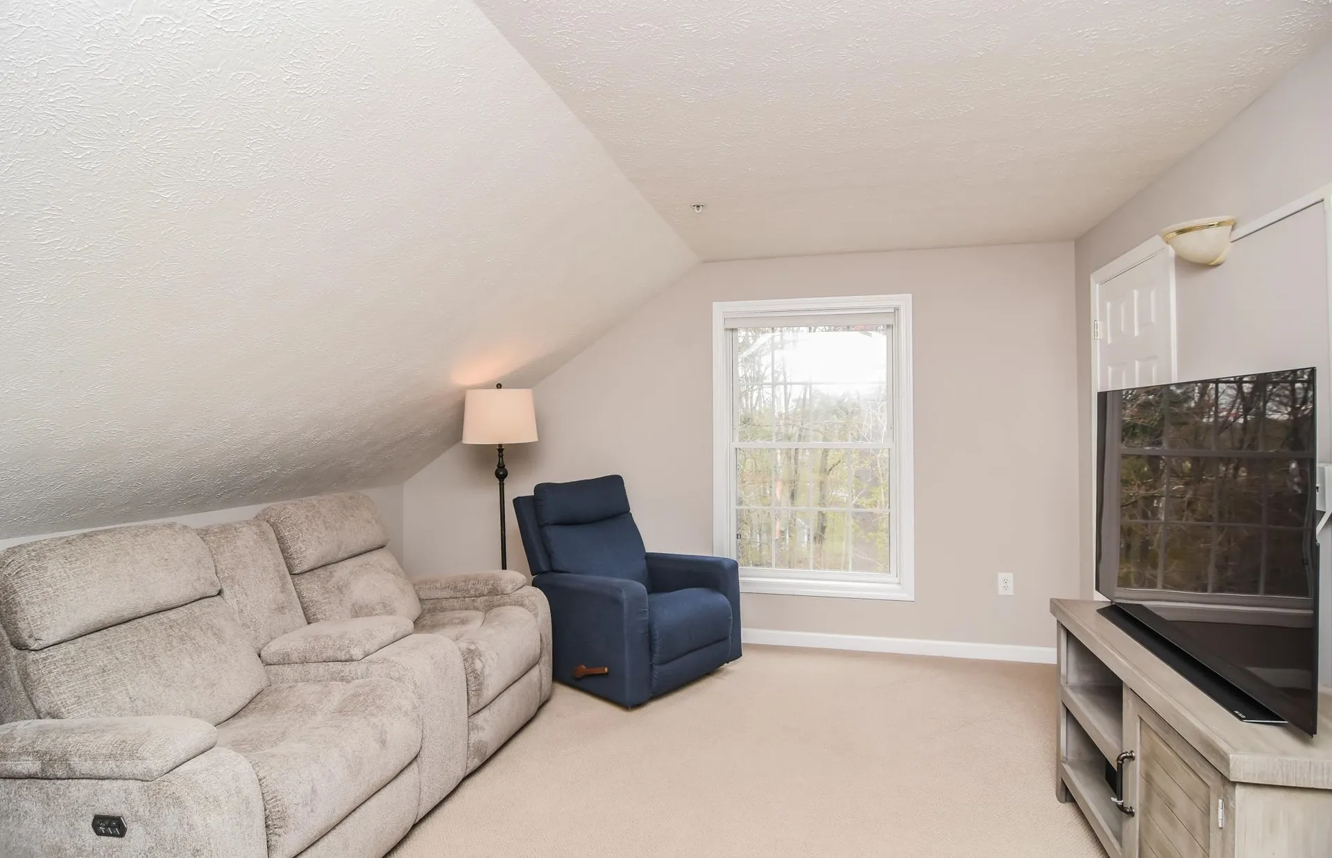 14 Georgetowne Drive Nashua NH 03062