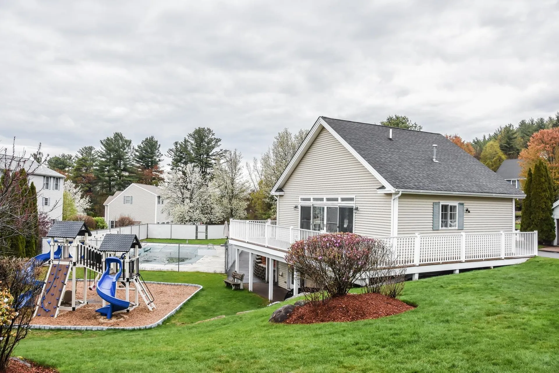 14 Georgetowne Drive Nashua NH 03062