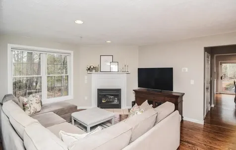 14 Georgetowne Drive Nashua NH 03062