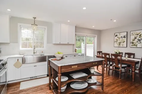 14 Georgetowne Drive Nashua NH 03062