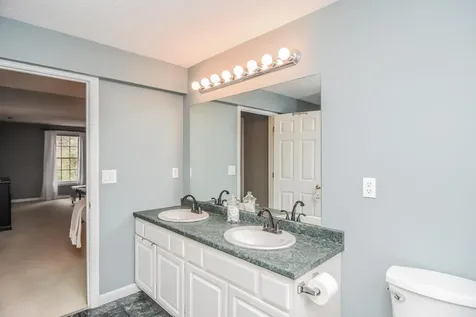 14 Georgetowne Drive Nashua NH 03062
