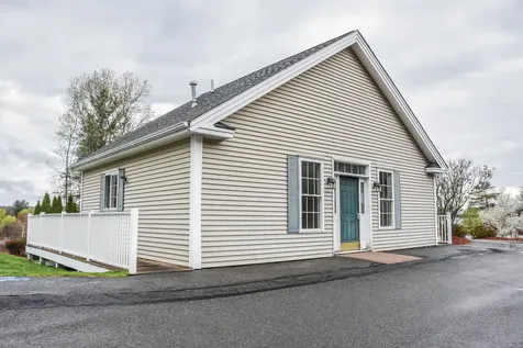 14 Georgetowne Drive Nashua NH 03062