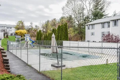 14 Georgetowne Drive Nashua NH 03062