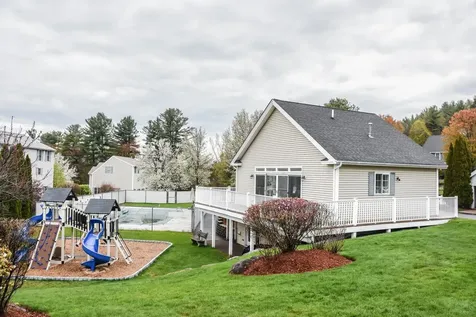 14 Georgetowne Drive Nashua NH 03062