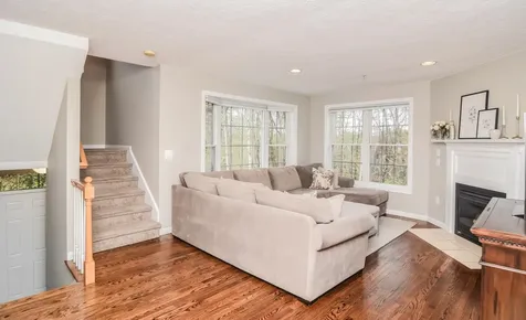 14 Georgetowne Drive Nashua NH 03062